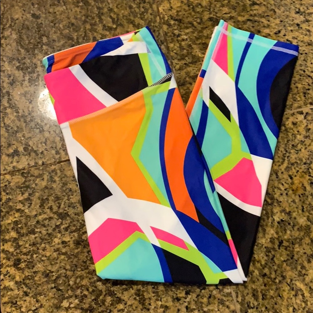 Fabletics BOLD Cropped Legging NWT Small